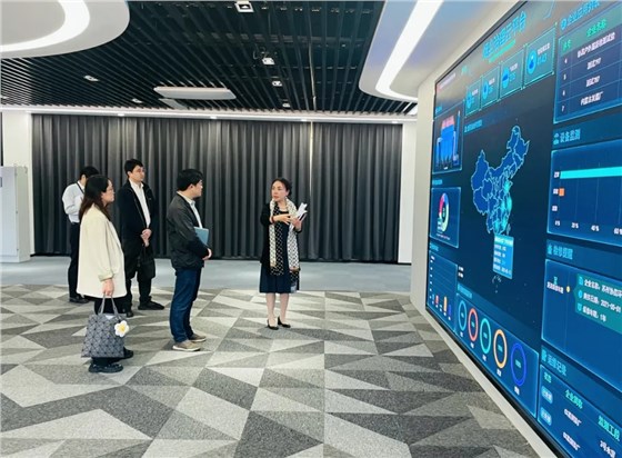 蘇州市社保中心副主任朱敏峰一行蒞臨我司開(kāi)展政協(xié)提案工作調(diào)研插圖3 蘇州市社保中心副主任朱敏峰一行蒞臨我司開(kāi)展政協(xié)提案工作調(diào)研插圖3